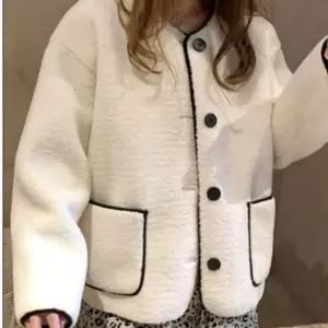 [하프클럽/]보아 발랄한 뽀글 니트집업 배색라인 패션 하이라이트 뽀글이