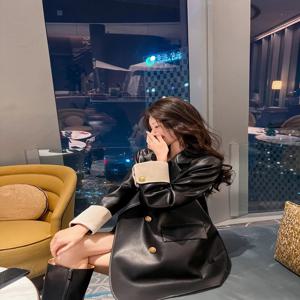 캐주얼 루즈핏 여성 블랙 PU 가죽 재킷 컬러 블록 디자인 고급스러운 느낌 출퇴근 스타일 긴팔 레귤러 길이 코트