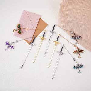 1pc 합금 검 드래곤 북마크, 책 애호가 및 독자를위한 생일 선물, 판타지 책벌레 실버 골드 골드 펜던트