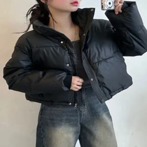 시크한 겨울 숏 PU 프로틴 레더 다운 코튼 재킷 여성용 솔리드 컬러 지퍼 스탠드 칼라 브레드 스타일 코트 한국식 루즈핏