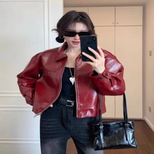 미국 스타일 레트로 여성용 레드 가죽 재킷 숏 바이커 재킷 고급 디자인 감각 소형 사이즈 PU 가죽 지퍼 클로저