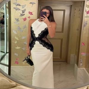 우아한 레이스 패치 워크 홀터넥 롱 드레스 여성 속이 빈 백리스 슬림 하이 스플릿 맥시 드레스 2025 New Lady Chic Evening 가운