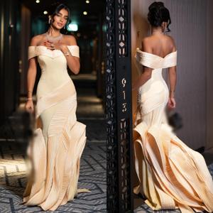 맞춤형 우아하고 정교한 저지 플리츠 트럼펫 오프숄더 롱 드레스 맞춤형 행사 매칭