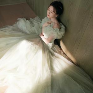 우아한 녹색 이브닝 드레스 여성용 고급 럭셔리 동화 스타일 호스트 퍼포먼스 의상 한국 스타일 꽃 디테일