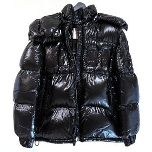 MONCLER 남여공용  엠보 로고 후드 패딩 1A52E40 68991 999 블랙