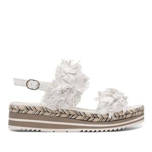 뽄스낀따나 프린지 화이트 플랫폼 샌들 11527Y00MILK White