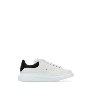 ALEXANDER MCQUEEN 검은색 가죽 뒤꿈치가 달린 흰색 가죽 운동화 553680WIAIG 9061