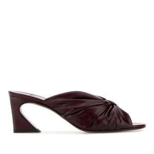 펜디 버건디 가죽 아르코 루시드 뮬 8R8883AYFA F0TFG