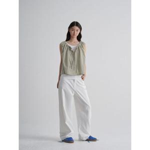 (355765LY9H) [에잇세컨즈] 코튼 슬리브리스 셔링 블라우스  카키