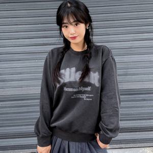 공용 피그먼트 레터링 맨투맨 티셔츠-EERU5132B09