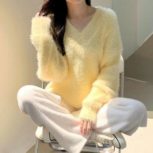 [올리비에스클로젯]러블리 날개사 브이넥 긴팔 니트_O2512KN074D