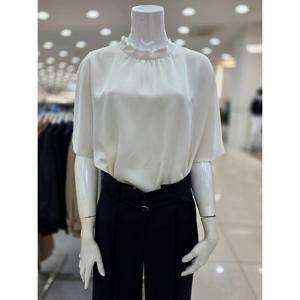 [더아이잗]라이트핏 라운드넥 반팔 블라우스 IR8A0BL021500