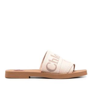 끌로에 블러시 베이지 오픈 토 자수 로고 샌들 CHC23U188EF 26Y