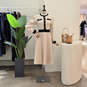 [포커스]FW5L9OP5263_벨벳 라운드 A라인 롱원피스