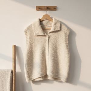 [올리비에스클로젯] 단추 폴라 울 니트 베스트_O2512KV037D