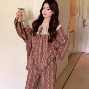 브라운슈가 레이스카라 홈웨어 러블리 파자마 세트