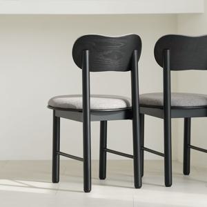 루베르 블랙 러버 원목 카페 인테리어 등받이 쿠션 식탁 의자