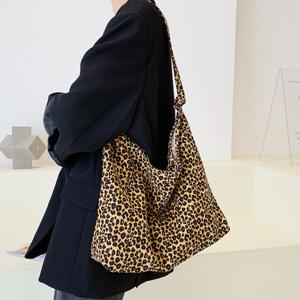레오파드 스트랩백 연예인 공항백 숄더백