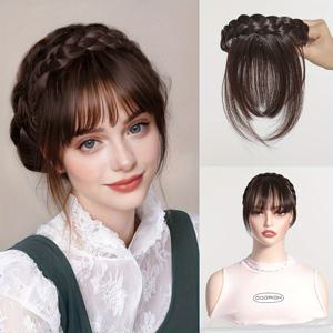 TEMU 세 가닥 땋은 머리띠와 꼬인 땋음이 있는 헤어밴드, 그리고 4인치 길이의 검은색과 갈색의 앞머리가 있는 가발은 고급 합성 섬유로 만들어져 변형과 곱슬거림에 강합니다. 일상적인 사용이나 파티 등 다양한 상황에서 여성들이 착용하기에 적합합니다.