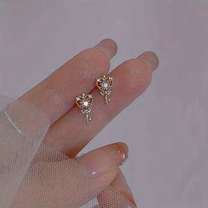 TEMU 여성을 위한 새로운 봄과 여름 핑크 매직 스티커 귀걸이, 짙은 디자인과 자이콘 스톤과 작은 별 액센트를 특징으로, 어떠한 상황에도 완벽하고 멋진 선물 옵션입니다.