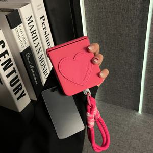 TEMU Z Flip 7, Z Flip 7 FE, Z Flip 6, Z Flip 5, Z Flip 4, Z Flip 3 용 힌지 스킨 필드 그라데이션 - 핑크 로즈 + 로즈 레드 가죽 영문 하트 + 로즈 레드 핸들 스트랩 폰 케이스