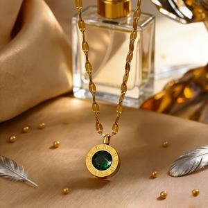 TEMU 빈티지 18K 금도금 스테인리스 스틸 로마 숫자 원형 펜던트 목걸이, 그린 합성 큐빅 지르코니아 장식 | 고급스러운 프렌치 스타일, 모든 계절 및 파티에 적합, 데일리 및 휴일 착용에 이상적