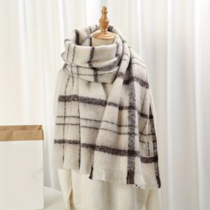 TEMU 여성용 베이지 & 브라운 체크무늬 스카프 - 추위에 따뜻한 부드러운 겨울용, 통기성 좋은 다용도 숄 랩, 손세탁 가능한 우아한 캐주얼 액세서리, 스타일리시한 아웃도어 웨어, 세련된 디자인의 내구성 있는 니트웨어