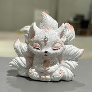 TEMU 1개 매력적인 화이트 폭스 레진 조각상, 핑크 악센트 - 방수, 귀여운 동물 조각상, 정원 & 차량 장식용, 2.95*2.17*2.95인치 - 실내/외부 디스플레이에 이상적, 조각상 장식