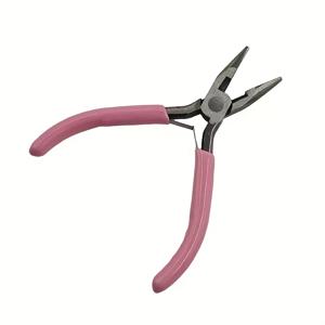 TEMU 주얼리 제작용 반원 플라이어는 공예 및 주얼리 제작에 이상적이며, 전기를 필요 없이 수동 와이어 랩핑 및 가공이 가능합니다. 부드러운 핑크 표면 마감, 내구성 있는 구조, 가공 와이어 재료를 특징으로 합니다.