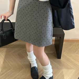 TEMU 자체 디자인 회색 물방울 무늬 하트 패턴 스커트, 다용도 하이웨이스트 미니 스커트.