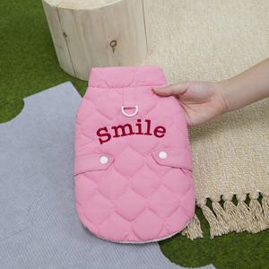 TEMU 애완동물 의류, 강아지 의류, 고양이 패딩 코트, 두 다리 두꺼운 방풍 재킷, 동물 보온 의류, 방풍 눈 패딩 재킷, 두꺼운 소형견 동물 의류, 원피스 보온 슈트, 영국 스타일 신상 가을 겨울용, 리드 버클 패딩 코트, 유럽 및 미국 강아지 의류, 강아지 산책 패딩 코트, 방풍 눈 장비 두꺼운 25 스마일 패딩 코트, 강아지 조끼 패딩 코트