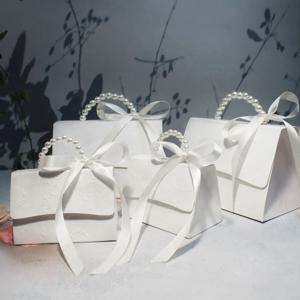 TEMU 블랙 앤 화이트 옵션의 우아한 엠보싱 선물 상자 10개 세트입니다. 새틴 리본과 진주 손잡이가 특징이며, 다양한 사이즈로 제공되어 모든 행사에 적합합니다.