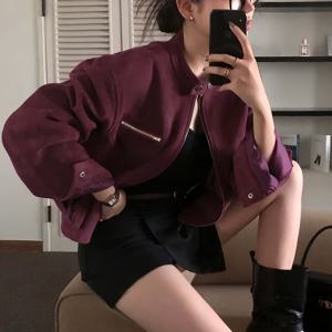 TEMU 메탈 아이요렛이 있는 피치 스킨 벨벳 소재의 패셔너블한 버건디 지퍼업 캐주얼 재킷. 세탁기 사용 가능, 메탈 체인 디테일, 부드러운 질감, 단색, 출퇴근에 다용도로 활용 가능.