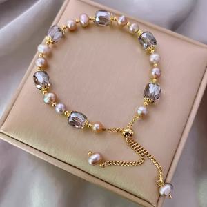 TEMU 프랑스식 빈티지 스타일의 보라색 팔찌, 금색 프린트와 모조 진주가 장식된 우아한 INS 스타일의 여성용 보석, 모든 상황에 적합한 완벽한 선물, 일상적인 착용을 위한 우아한 액세서리, 금색 프린트 팔찌