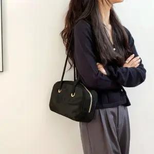 스웨이드 숄더백 여성가방 여성 가방 블랙 (WFK4399)
