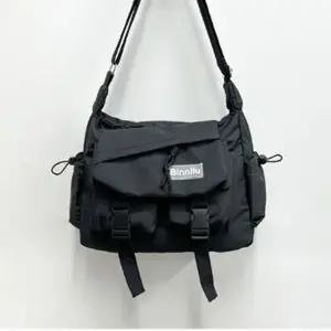 캐주얼 학생 메신저백 버클 메신저 가방 크로스 블랙 (WFK43D0)