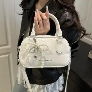 [다잇템] 여자 클래식 키링 포인트 쁘띠 리본 보스턴백