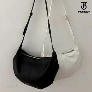 모노 블랙 레자 커브드 숄더 크로스백 (AWBG004)