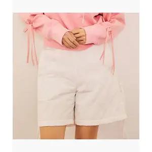 [르꼬끄](강남점)[이월][50% OFF] [BMUET(TE) X LECOQ] 패딩 쇼츠 WHT / QP422OHPO7