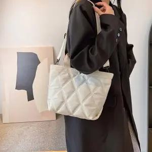 숄더백코디 미니 직장인가방 토드백 대학생가방 패션 (WFJ4K17)