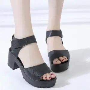 여성용 키높이 편안한 통굽 샌들 스트랩 2컬러 여름 스타일 (WFJ6VRV)