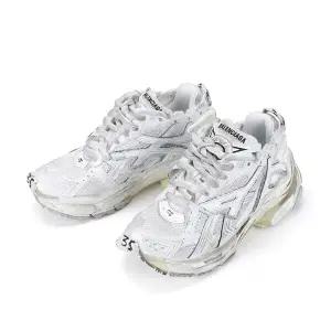 발렌시아가 러너 스니커즈 677402 W3RB1 9000