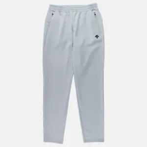 데상트 공용 스탠다드 폴리 스판 트레이닝 팬츠 그레이 SP323TFP72