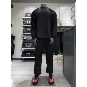 [언더아머](대전신세계)6010133-001 6010132-001 APAC 스포츠스타일 우븐 크루 맨투맨 와이드팬츠 트레...