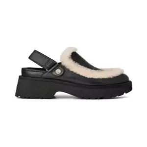 어그 ugg WOMEN 스웨이드 양모 트리밍 레더 클로그 (에스미 클로그) - 블랙  1171507-BLK