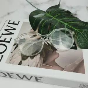 데일리 뿔테 안경 화이트 투명 가벼운 안경테 (WFK90H0)