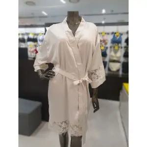 갤러리아 크림 샤무즈 레이스 로브가운(나이트가운) WBWGN3J50T