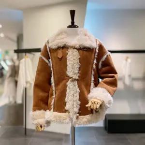 [대구백화점] [러브앤쇼]배색 퍼 무스탕 점퍼(GCFKGJP06)