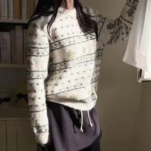 [다잇템]여자 혼방 U넥 울 크림색 빅사이즈 패턴 니트_P414353193