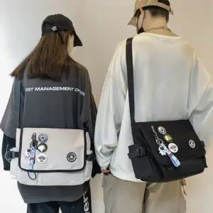 대학생 신학기 커스텀 매신저백 뱃지포함 스트릿패션 여자크로스백